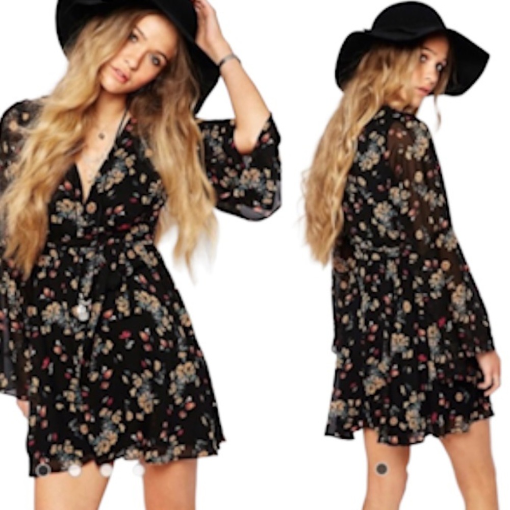 Free People Lilou floral bell sleeve dress excellent like new condition small